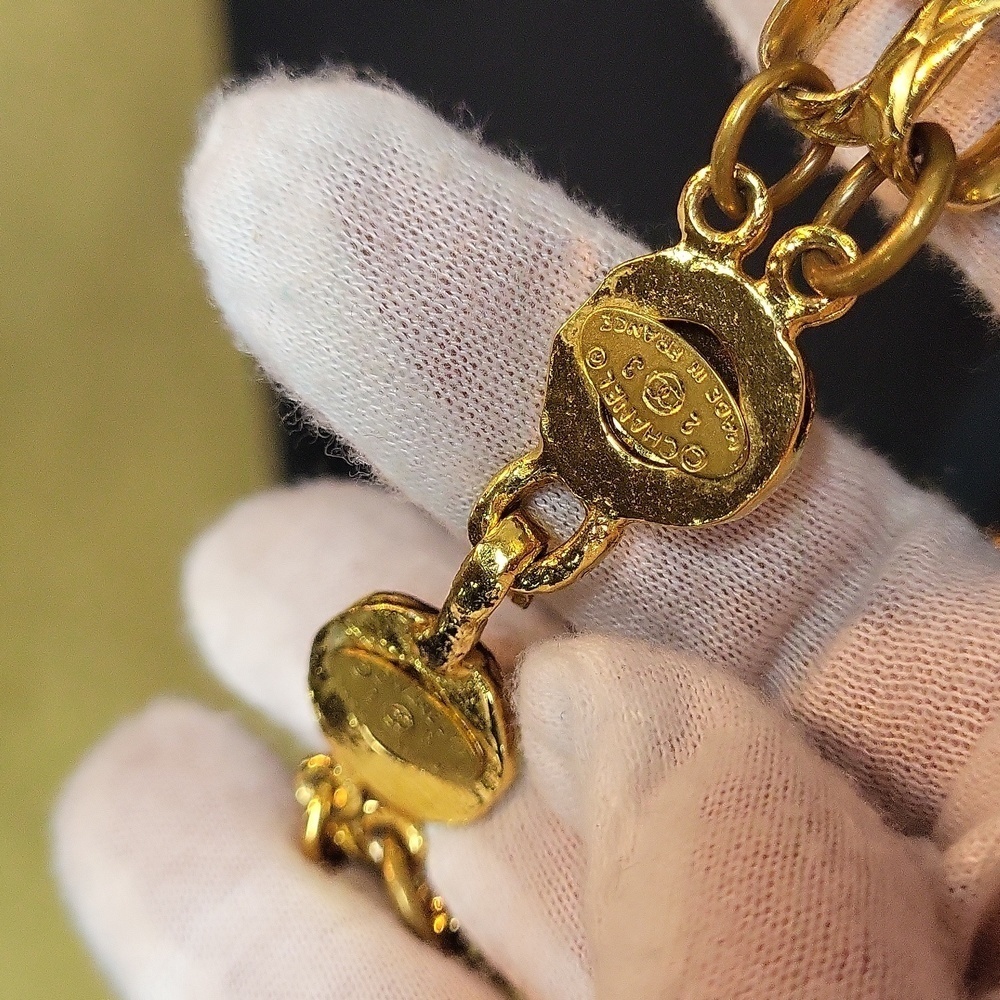 Chanel Vintage Double Chain Large CC Medallion Necklace - Picture 12 of 17